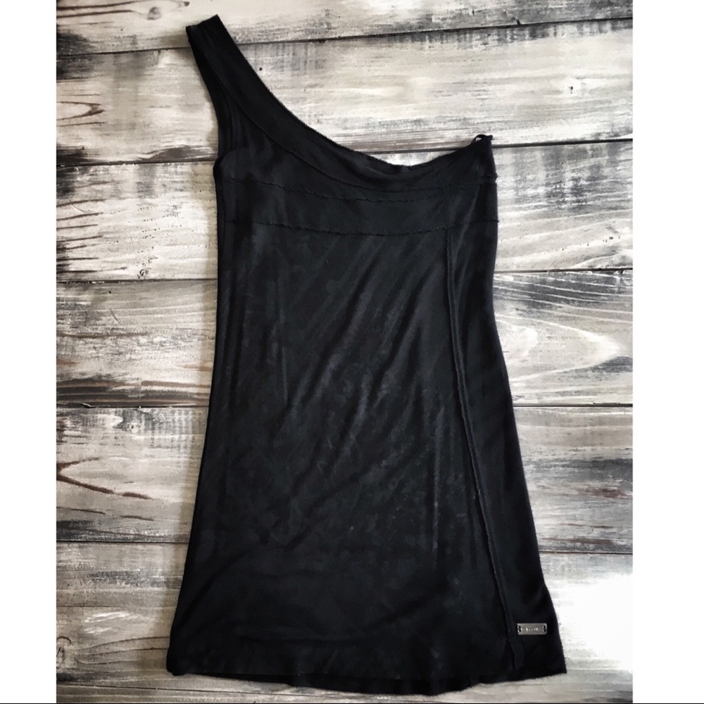 One shoulder top